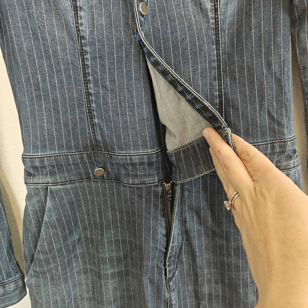 Bebe Denim Pinstripe Jumpsuit Sz 28 (US 6) V-Neck Button Chic Utility One-piece - Picture 12 of 16